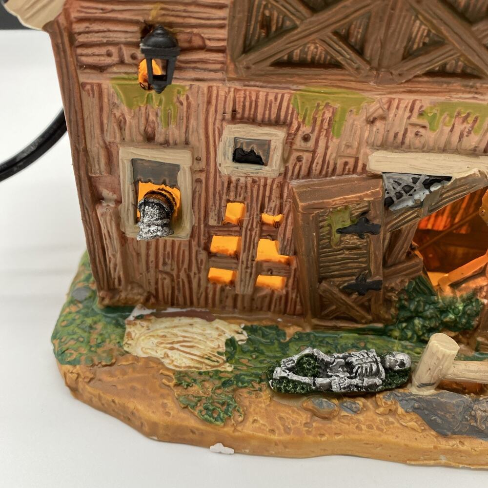 2015 Lemax Halloween Village Spooky Town Dilapidated Barn # 55916 - Picture 6 of 16